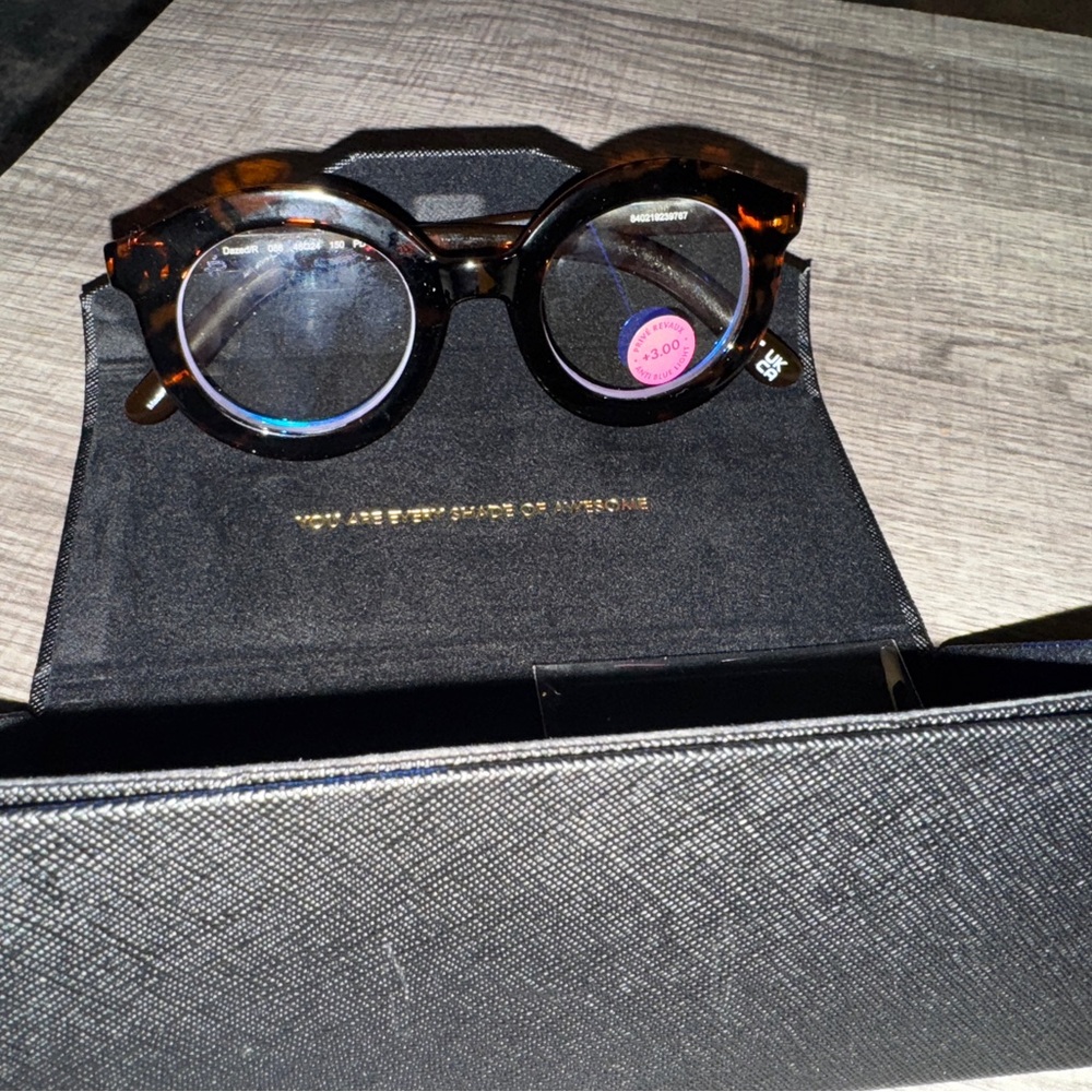 Prive Revaux Tortoise Shell Round Reader Glasses - Picture 3 of 4